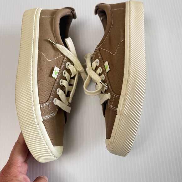 Cariuma OCA Low Sand Canvas Sneakers size 8 - Picture 6 of 10